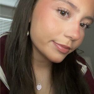 Meet your Posher, Alanis